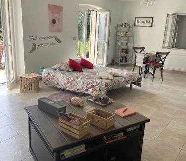 Paradou Bed & Breakfast | L'appart Thé - Charme apaisant au coeur des Alpilles