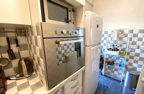 Quartier du Petit-Montrouge Apartment | Discover L'appartement D'alésia: Family-Friendly Getaway