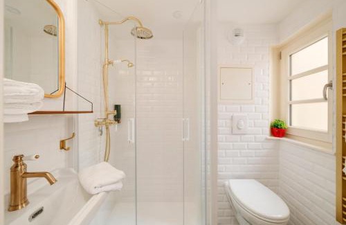 Saint Nicolas - Charles III - Ville vieille - Trois Maisons - Leopold Apartment | Cozy L'Appartement d'Amélie: Your Ideal Getaway