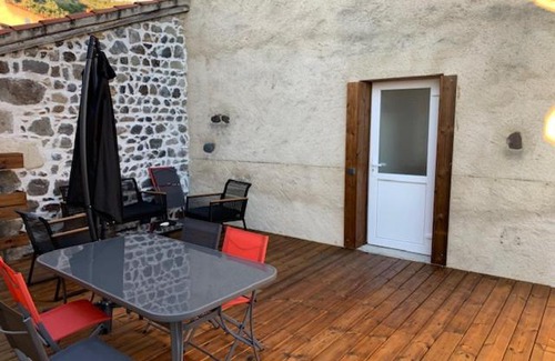 Perrier Apartment | Discover L Appartement de Canou - Family-Friendly Retreat