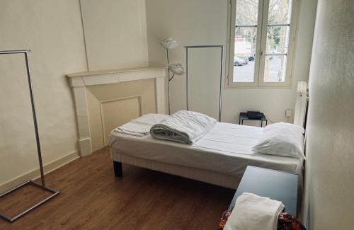 Chinon Apartment | Pet-Friendly Retreat at l'appartement de Chinon - 8.6/10!