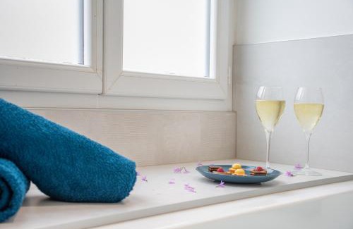 Richebourg - Saint-Clement Apartment | Family-Friendly L'Appartement des Ducs with Double Bathtub
