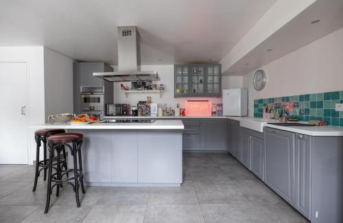 Saint-Merri Apartment | Family-Friendly Retreat at L'appartement du Cirque - 4 Stars
