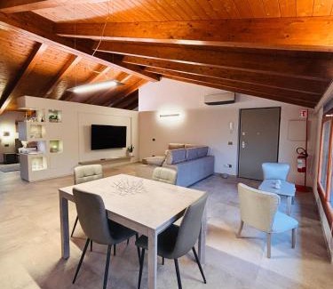 Fondi Apartment | Inviting L'Appoggio: Top-Rated Stay with Breakfast & Hot Tub