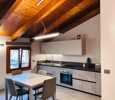 Fondi Apartment | Inviting L'Appoggio: Top-Rated Stay with Breakfast & Hot Tub