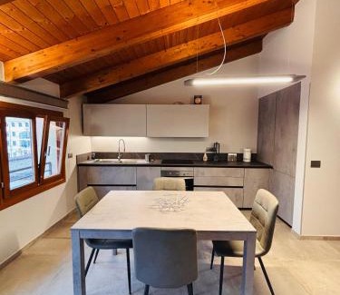 Fondi Apartment | Inviting L'Appoggio: Top-Rated Stay with Breakfast & Hot Tub