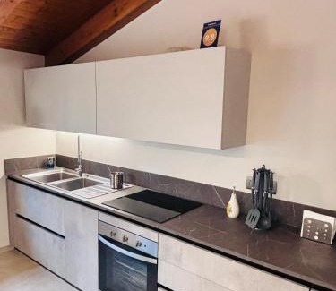 Fondi Apartment | Inviting L'Appoggio: Top-Rated Stay with Breakfast & Hot Tub
