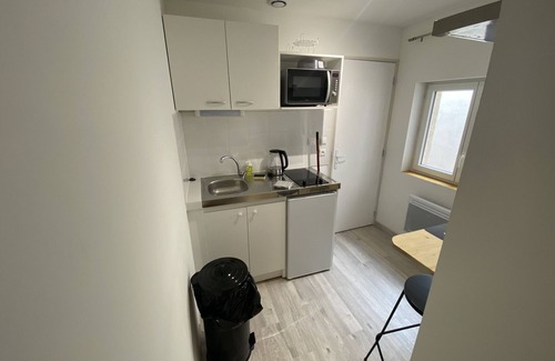 Fontaine Lestang-Bagatelle-Papus-Tabar-Bordelongue Apartment | Modern L'Arène: Chic T1bis Near Metro with Breakfast