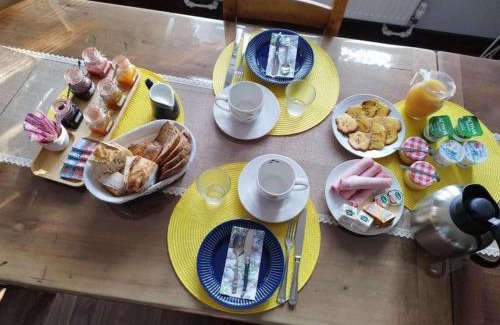 Tressignaux Bed & Breakfast | Family-Friendly Stay at L'araukaria with Kitchen Amenities