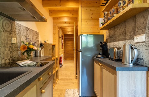 Les Clefs Apartment | Mountain View Apartment with Kitchen & Breakfast Included