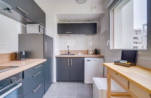 Merignac Apartment | Discover L'Arboresens: Apartment with Terrace & Parking