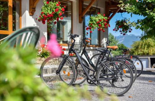 Doussard Hotel | Elegant L'Arcalod & Bistrot Jeanne: Spa & Lake Views