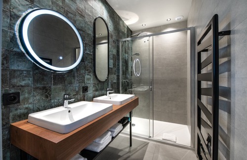 Doussard Hotel | Relax at L'Arcalod Hôtel Restaurant & Spa with Pool & Hot Tub