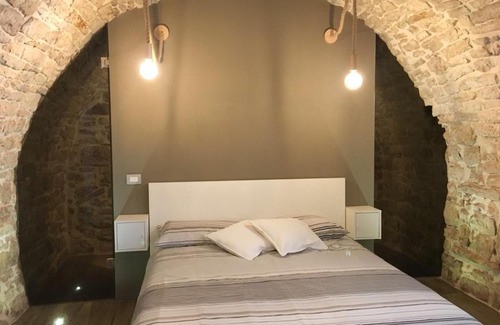 Casamassima Bed & Breakfast | Historic L'ArChasetta Apartments with Breakfast Included