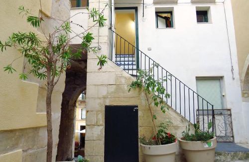 Ragusa House | Budget-Friendly Stay at L'arco delle Commari with Kitchen