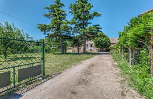 Pont-Saint-Esprit House | Beautiful L'Ardeche en Provence with Pet-Friendly Garden