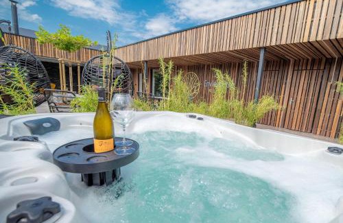 La Roche-en-Ardenne Bed & Breakfast | Experience L'Ardenne Autrement: Oceanfront Bliss Awaits