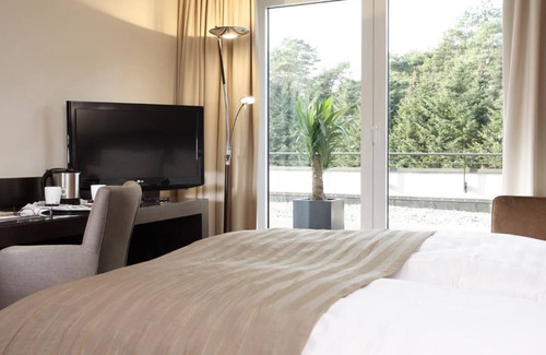 Horde Hotel | Relax at L'Arrivée Hotel & Spa: 4-Star Retreat with Pool
