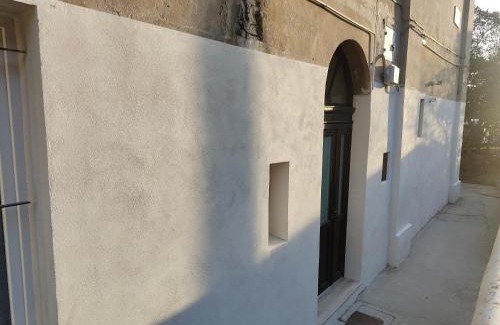 Citta Nuova-Barriera Nuova-San Vito-Citta Vecchia House | Discover L'Arsenàl: 4-Star Haven for Families & Pets