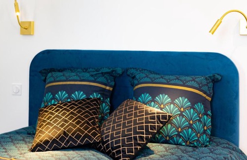 Rodez Apartment | Stylish L'art déco T3 with Terrace - Rated 9.5/10!