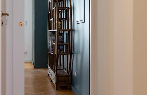 Rodez Apartment | Stylish L'art déco T3 with Terrace - Rated 9.5/10!