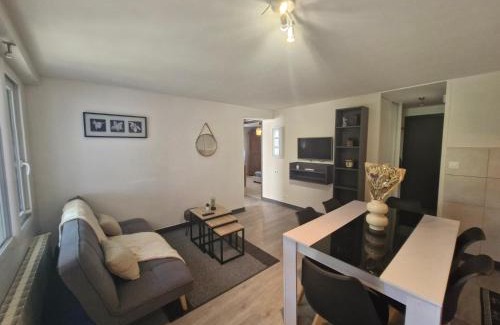 Vallon-Pont-d'Arc Apartment | Family-Friendly Retreat at L'art des choix Hotel
