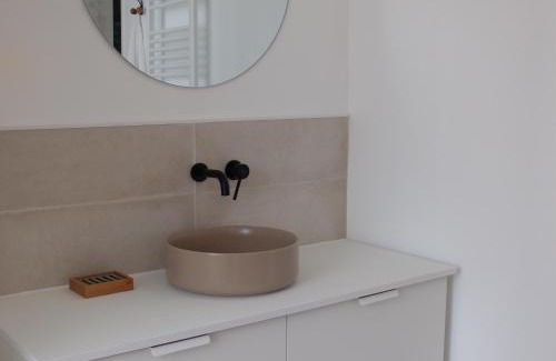 Bourgogne Apartment | Discover L'artiste: Family-Friendly Getaway with Top Reviews