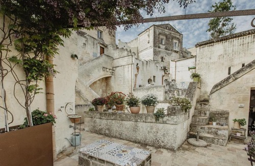 Sasso Caveoso Bed & Breakfast | Pet-Friendly L'Arturo B&B with Outstanding 9.6/10 Reviews