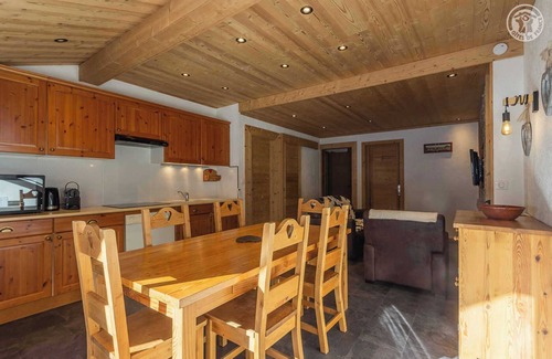 Bessans House | Cozy L'ASTER Gîte in Bessans with Breakfast & Kitchen