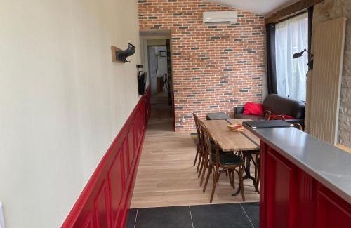 Corcelles-les-Arts Apartment | Discover L'Atelier 1: Guests Love Our Restaurant & Service!