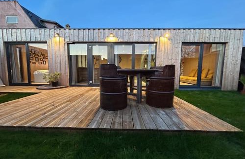 Luc-sur-Mer House | Pet-Friendly Getaway at L'atelier de la clef des Paons