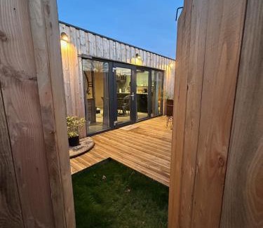 Luc-sur-Mer House | Pet-Friendly Getaway at L'atelier de la clef des Paons