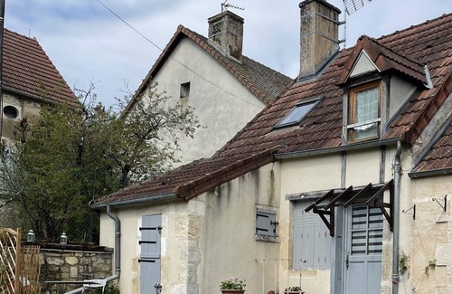 Pousseaux Cottage | Cozy 1-Bed Cottage at L'Atelier de Pierre in Pousseaux