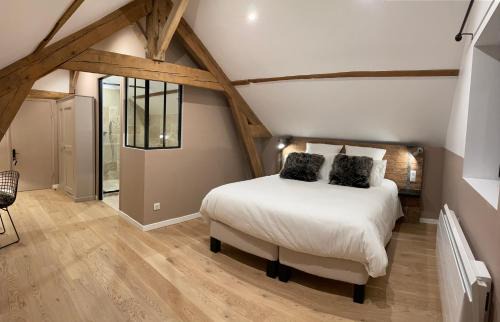 Aumont-en-Halatte Bed & Breakfast | Beachfront Bliss at L'Atelier des Magnolias - Rated 9.5/10