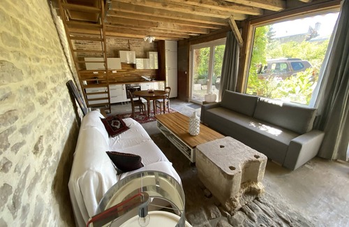 Dijon House | Elegant L'atelier des Perrières: Spa & Family-Friendly Retreat