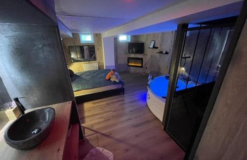 Gare-Jouvenet Apartment | Relax at L'Atelier des Rêves - Hot Tub Retreat in Rouen