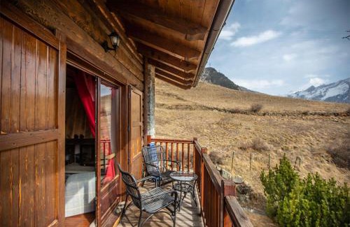 Gimillan Apartment | Discover L'Atelier du Temps - Chalet Les Marmottes Retreat