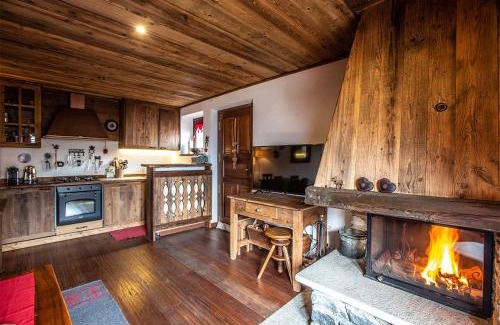Gimillan Apartment | Discover L'Atelier du Temps - Chalet Les Marmottes Retreat