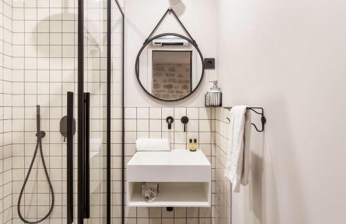 Quartier Saint-Ambroise Apartment | Family-Friendly L'Atelier Paris - 4-Star Guest Rated 10/10