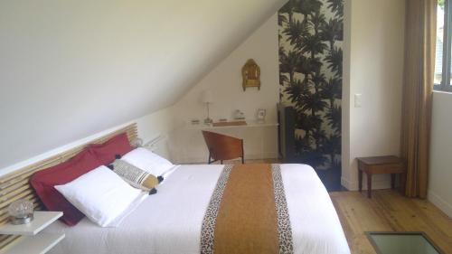 Bayeux Bed & Breakfast | Experience Culinary Delights at L'Atelier Hotel