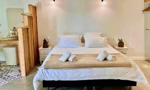 Montauban Villa | Experience L'atelier Insolite with Oceanfront Pool Access
