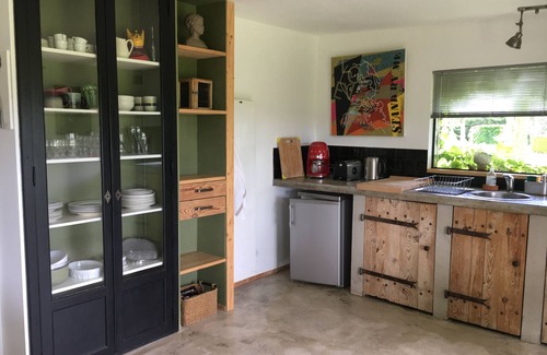 Lorris Cottage | Enchanting L'Atelier: Nature Awaits with Spa & Pool Access