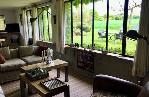 Lorris Cottage | Enchanting L'Atelier: Nature Awaits with Spa & Pool Access