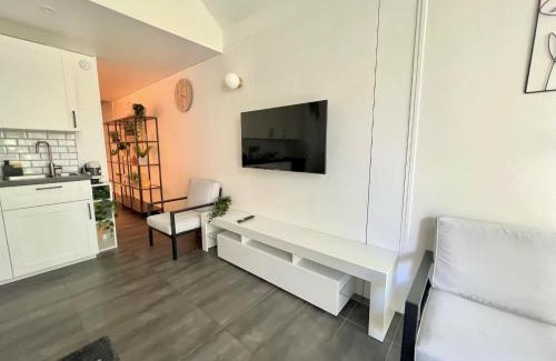 Louis Bertrand-Mirabeau-Semard Apartment | Explore L’atelier parisien – Family-Friendly Near Metro 7