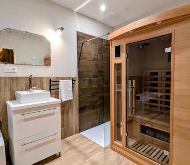 Riorges Apartment | Pet-Friendly Escape at l'Atelier with Spa and Hot Tub
