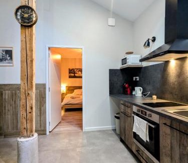 Riorges Apartment | Pet-Friendly Escape at l'Atelier with Spa and Hot Tub