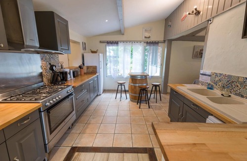Leon House | Pet-Friendly L'atelier XXL in Leon with Top Reviews
