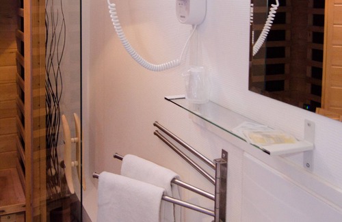 Bethune Hotel | Budget-Friendly L'Atrium: Spa, Breakfast & Family Features