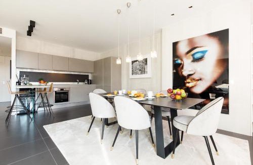 Cannes City Centre Apartment | Artistic Retreat at L'attique des Artistes - 4-Star Stay