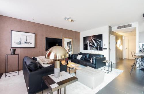 Cannes City Centre Apartment | Artistic Retreat at L'attique des Artistes - 4-Star Stay